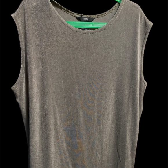 Fiore Tops - NWOT Vintage Fiore Womens Sleeveless Round Neck Tank Top Silver Gray Stretch XL